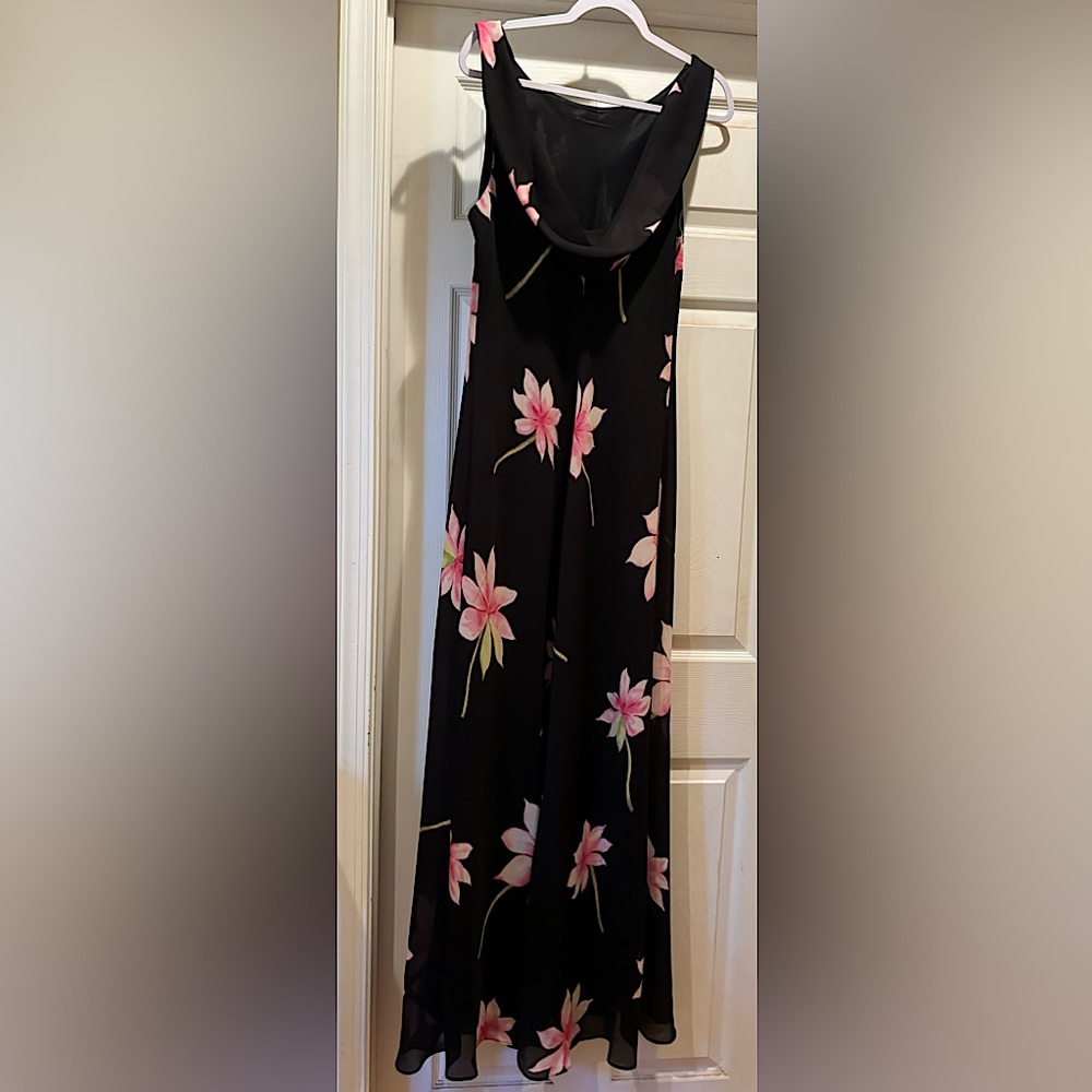 Beautiful Dress! - Picture 9 of 15